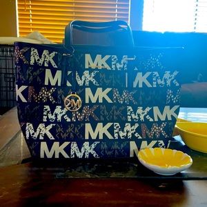 Michael Kors tote- Like new!